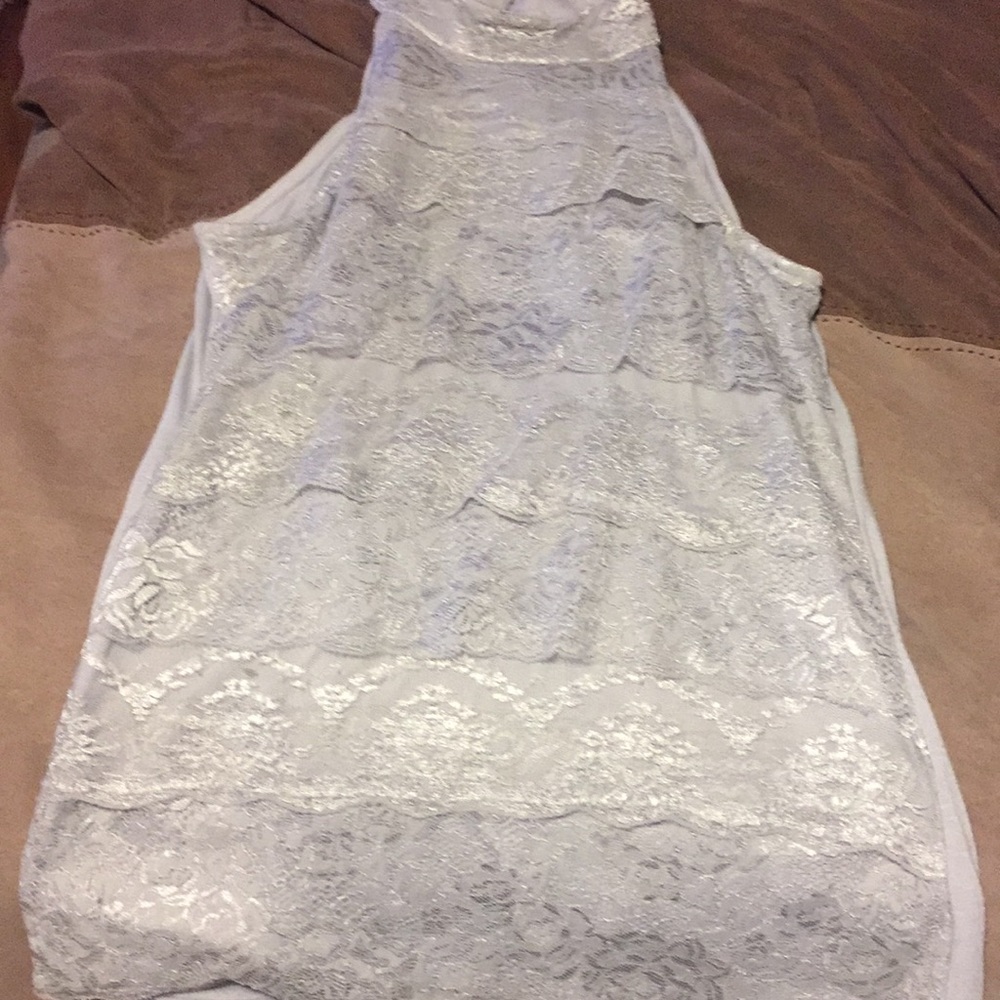 Sleeveless dress shirt.